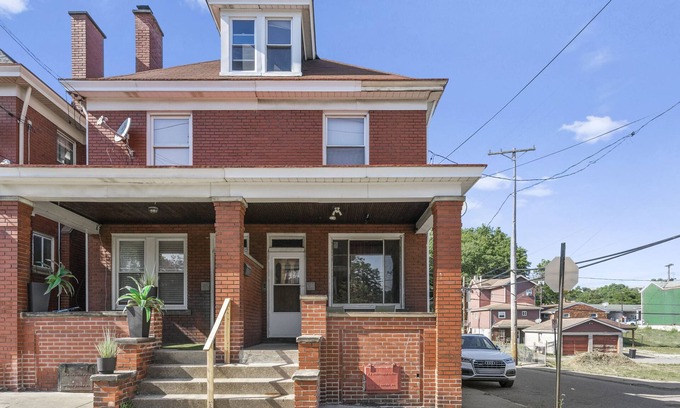 Pittsburgh Apartment | Welcoming Extended Stays with Family and Pet-Friendly Options