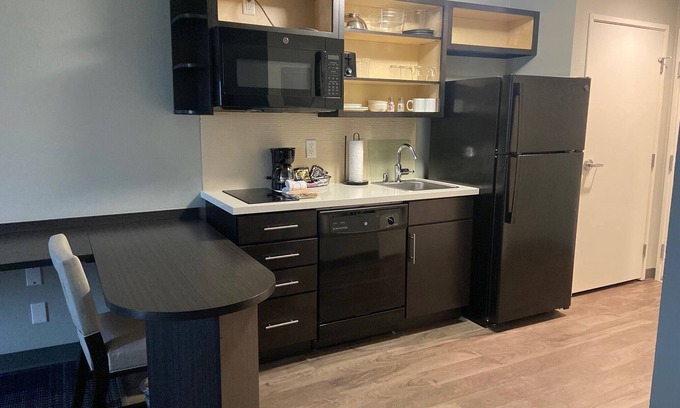 Ontario Hotel | Convenient Candlewood Suites Ontario Near Convention Center