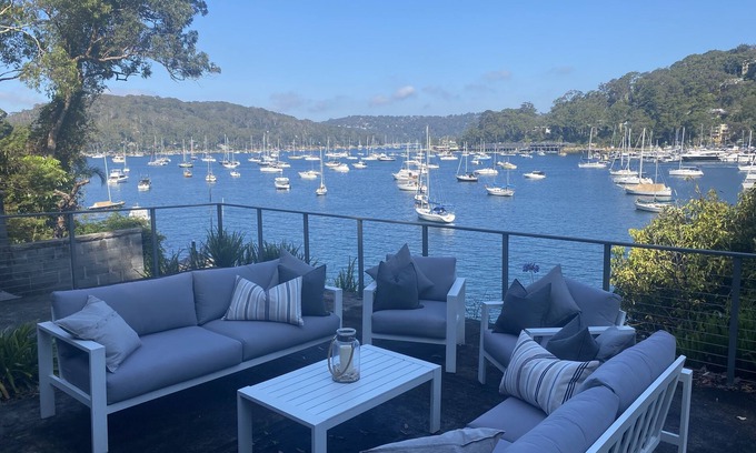Ku-ring-gai Chase House | Elegant Retreat with Breathtaking Views of Pittwater