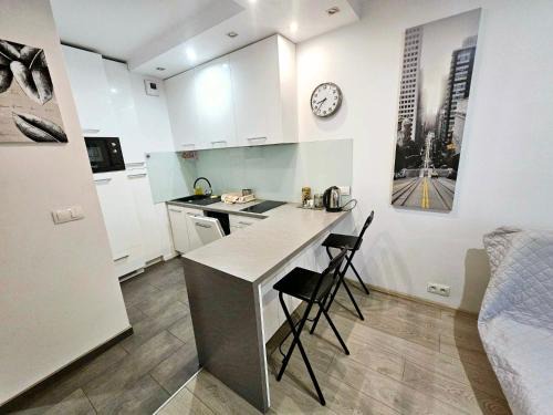 Ursynow Apartment | Elegant Green Kabaty Apartment: Pet Friendly & Rated 9.2