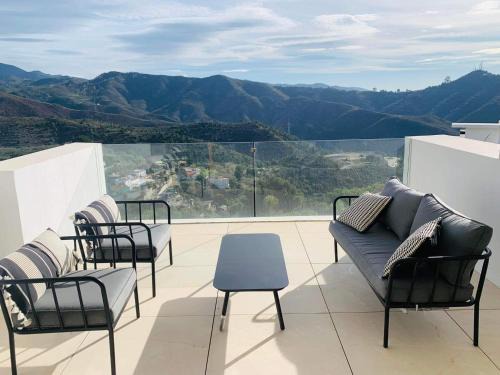 Ojen Apartment | Palo Alto Modern Apartment with Ocean and Mountain Views