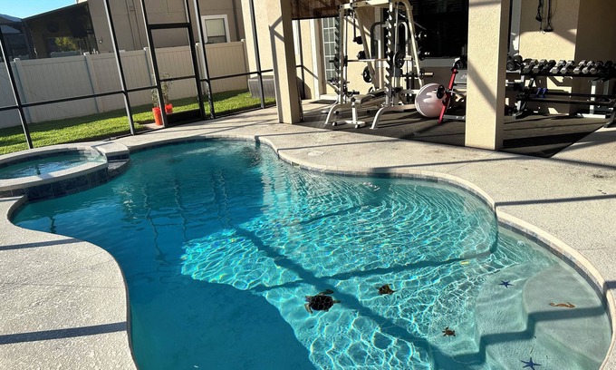 Lutz Apartment | Spacious Studio with Pool & Gym, Perfect for Families