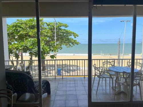 Picarras House | Beautiful Oceanfront Getaway at Extraordinária Casa Pé na Areia