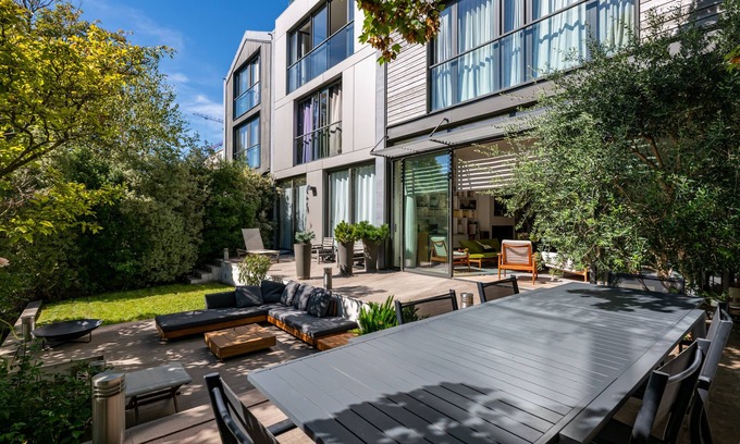 Billancourt–Rives de Seine House | Elegant Maison de Luxe Overlooking the Seine River