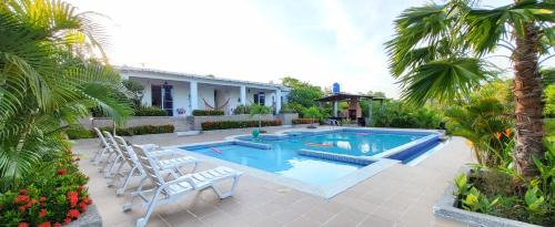 Sabanalarga House | Unforgettable CASA FINCA with Pool & Hot Tub - 10/10 Rating