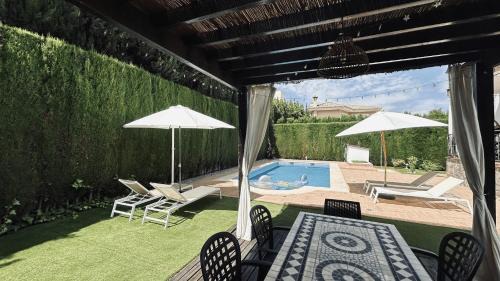 Otura House | Inviting Villa with Pool and Fireplace by the Ocean