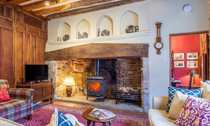 Lavenham House | Historic 15th Century Timber Cottage in Medieval Village
