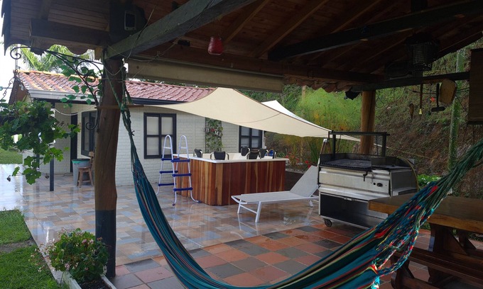 El Penol Cabin | Cozy Cabin in El Peñol with Hot Tub for 6 Guests