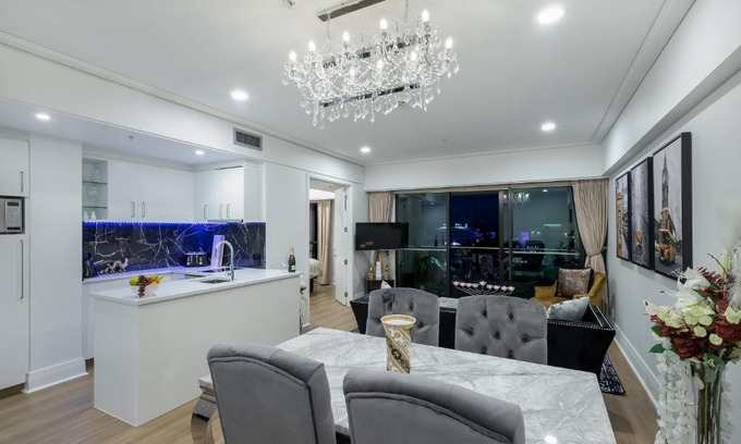 Auckland Central Business District Apartment | Indulgent Getaway with Family-Friendly Amenities