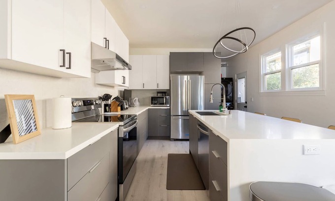 North Central Villa | Modern Villa Retreat with Family-Friendly Amenities