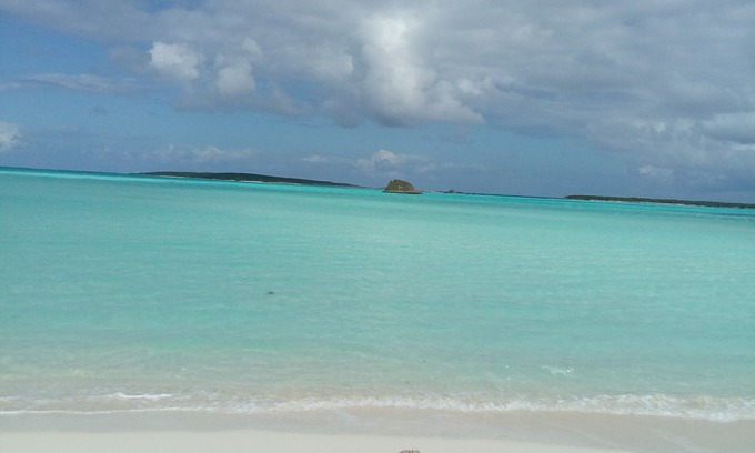 Rolleville Apartment | Discover Exuma's Hidden Gem with Ocean View & Spa