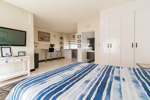 Eikenhof Apartment | Relax at Eye Of Africa Golf Suite with Oceanfront Views