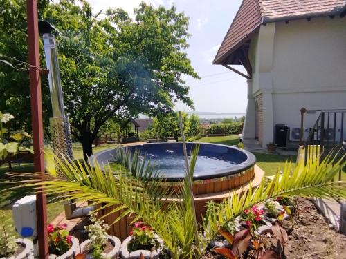 Vonyarcvashegy House | Discover Ezüsthíd Vendégház: Oceanfront Family Retreat