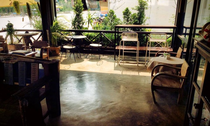 Sukhothai House | Budget-Friendly Stay at EZ House & Cafe with Breakfast