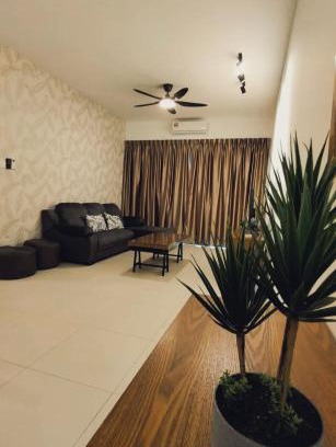 Kuching Apartment | Family-Friendly EzyGo Homestay Kuching with Pool Access