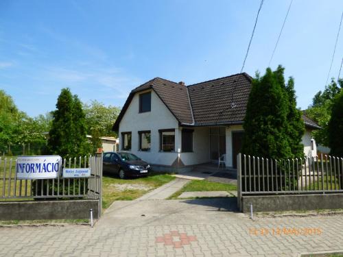 Szantod Apartment | Cozy Fábián Apartman-ház: Family-Friendly & Breakfast Included