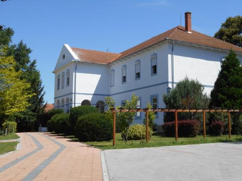 Misefa Bed & Breakfast | Fábiánics Kastély Misefa: Oceanfront Stay with Spa & Pool