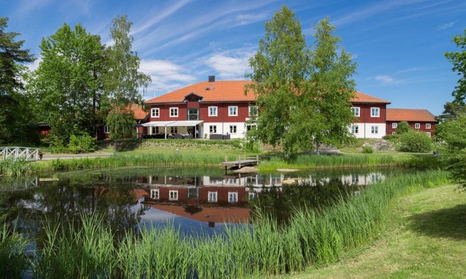 Varmdo Hotel | Delightful Fågelbrohus: Family-Friendly with Pool & Hot Tub