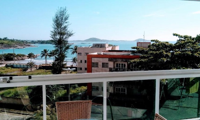 Praia do Morro Apartment | Unforgettable Getaway: Beachfront Bliss in Guarapari