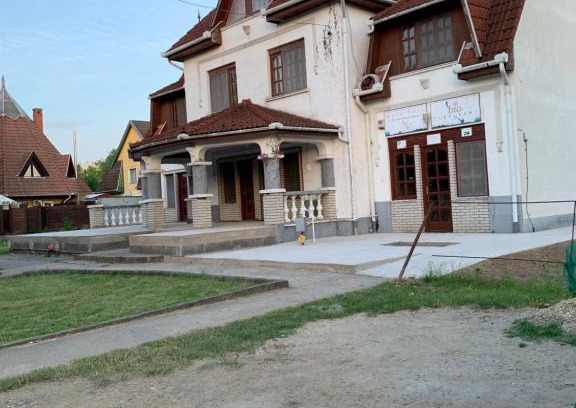 Tiszafured Apartment | Family-Friendly Fészek Apartmanok - 4-Star Comfort Awaits