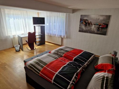 Neu-Anspach House | Föller´s Gästehaus: Family-Friendly with Hot Tub Access