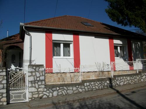 Miskolc-Tapolca House | Füge Vendégház - Family-Friendly Stay with Kitchen Access