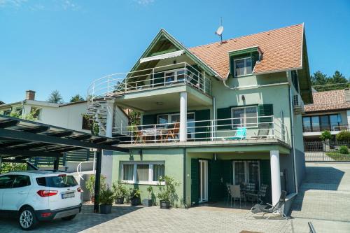 Balatonalmadi Apartment | Oceanfront Fügefa Apartman - Guest Rated 9.8/10
