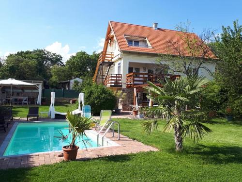 Balatonszepezd Apartment | Experience Fülöp Villa: Oceanfront Retreat with Hot Tub