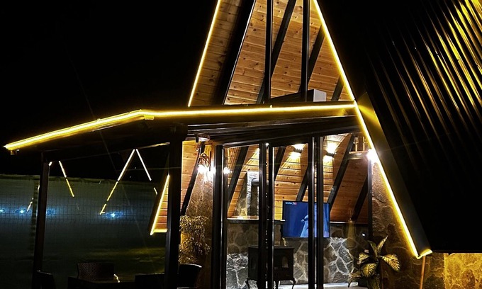 Ardesen Ski Chalet | Enchanting Bungalow with Garden Overlooking Fırtına River