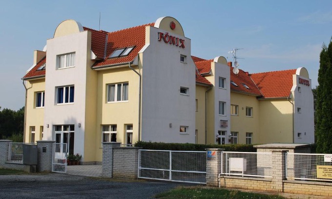 Bukfurdo Hotel | Discover Oceanfront Comfort at Főnix Hotel - 7.7/10 Rating