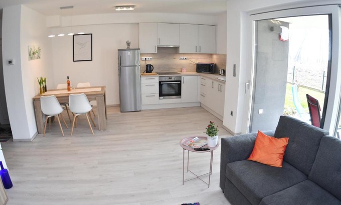 Balatonfuzfo Apartment | Fűzliget Ezüstnyár: Oceanfront Retreat with Private Beach