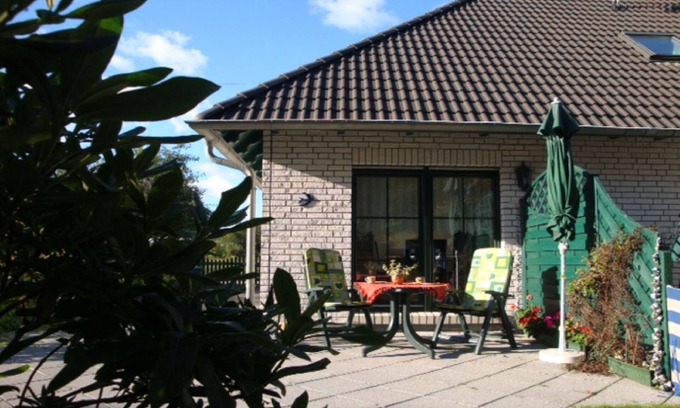 Lietzow Apartment | Rhododendronblüte: Family-Friendly Ocean View Getaway
