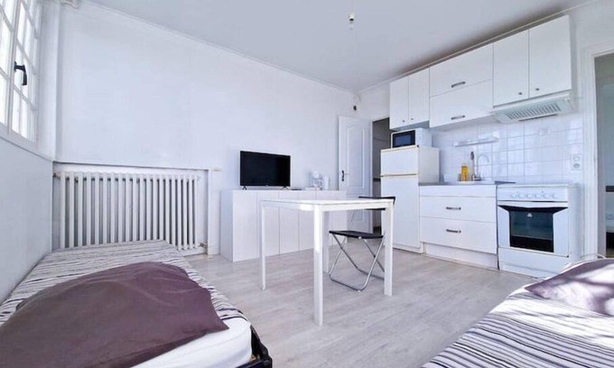 Trappes Apartment | Family-Friendly Hotel with 4 Beds for Your Perfect Getaway