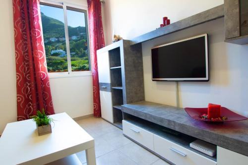 Tejina Apartment | Tranquil Stay at F&M with Terrace and Family-Friendly Amenities