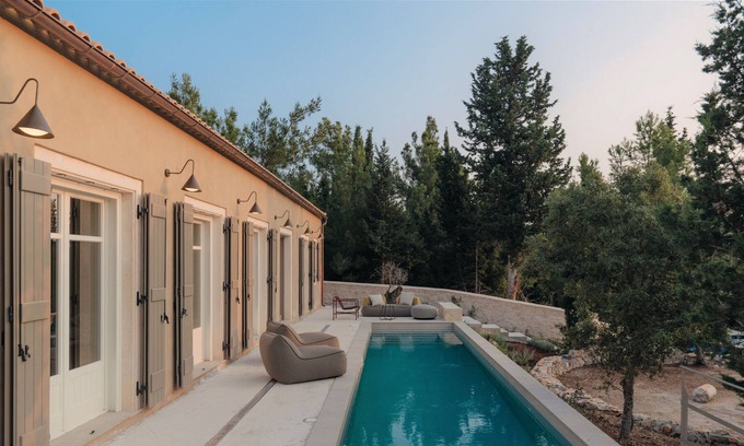 Tselendata Villa | Discover F Topia Long Villa: Ocean View & Private Pool Awaits