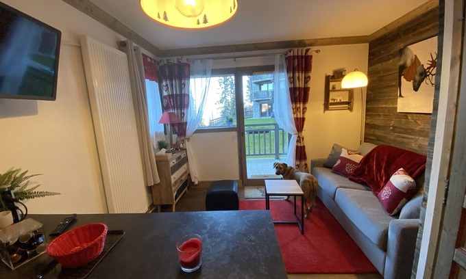 Prapoutel Apartment | Pet-Friendly Retreat with Kitchen & Perfect 10/10 Score