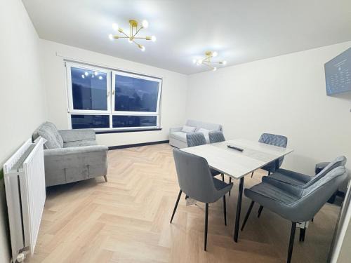 North Glasgow Apartment | F1 2BR Free Parking Walk Dist CityC