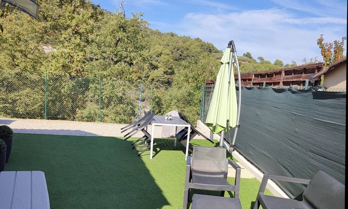 Gattieres Apartment | Idyllic F1 with Garden and Oceanfront Views – 10/10 Rated