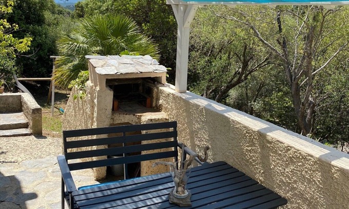 Patrimonio Apartment | F1 with Pool: Oceanfront Retreat Rated 10/10 by Guests