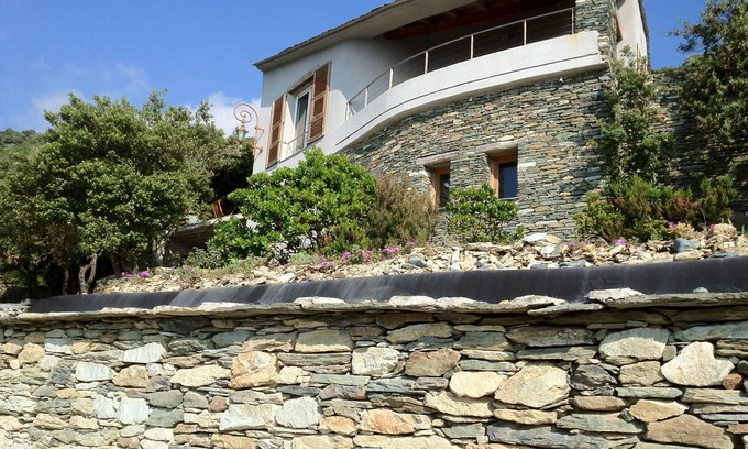 Chine Apartment | Beachside Retreat: Oceanfront with Pool & Perfect 10 Rating