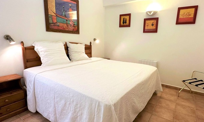 Figanieres Apartment | Cozy F2 Apartment with Pool and Kitchen for 4 Guests