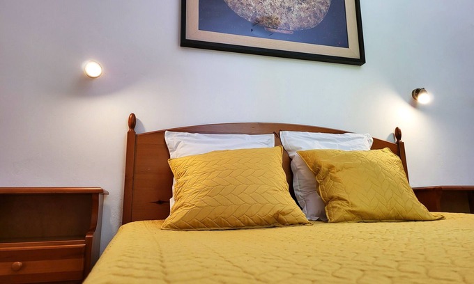 Figanieres Apartment | Cosy Oceanfront Apartment for 2 to 4 Guests with Pool