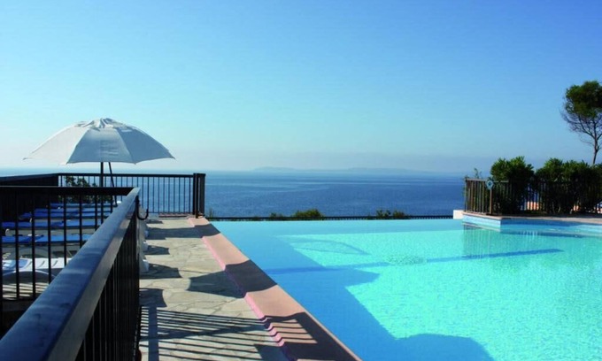 Le Lavandou Apartment | Discover T2 Domaine de la Pinède: Family-Friendly Retreat