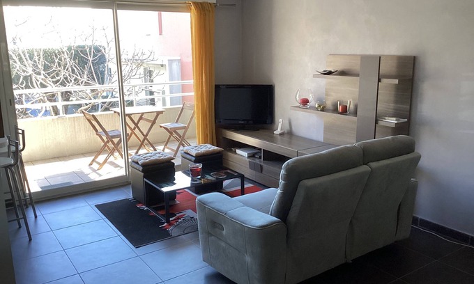 Frejus Apartment | F2 Fréjus exclusive historic center 5mn sea, shops and transport