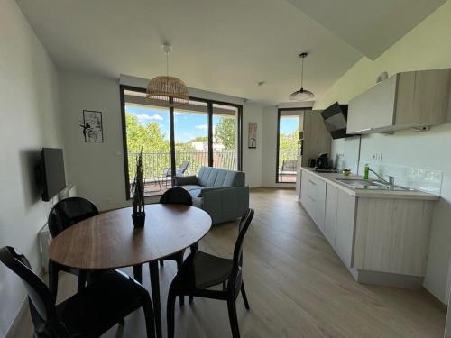 Chamalieres Apartment | F2 neuf cosy et élégant avec terrasse, parking, WIFI