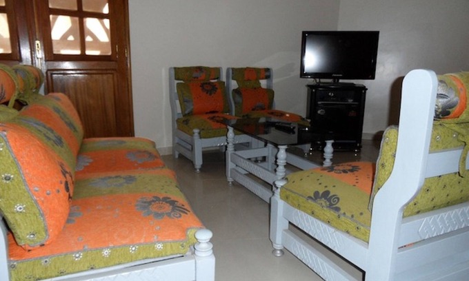 Yof Apartment | Cozy F3 Apartment Near Yoff Beach with Kitchen Access