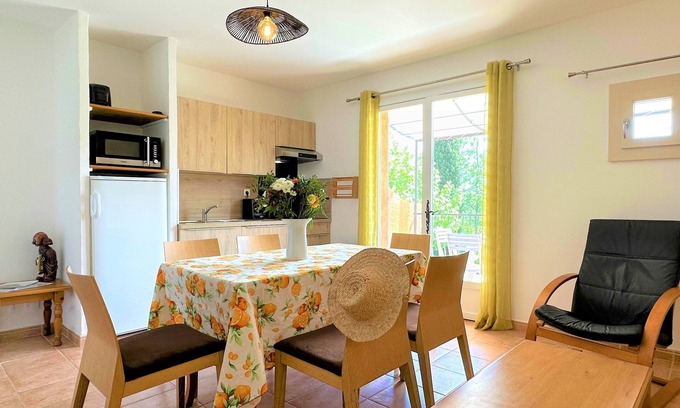 Figanieres Apartment | F3 Apartment for 4-6 with Pool and Lake Views