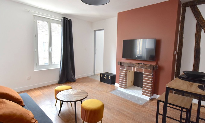 Linas Apartment | Welcoming F3: Renovated Retreat with Family-Friendly Amenities