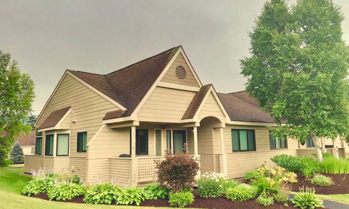 Bretton Woods House | Modern Home Near Golf Course & Mt Washington Hotel
