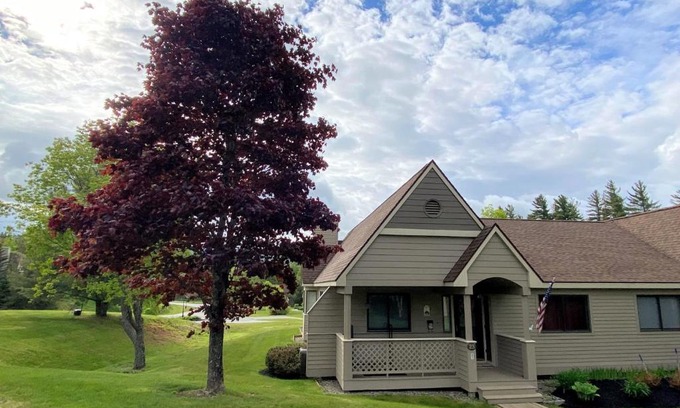 Bretton Woods Villa | Beautiful Home Overlooking Golf Course in Bretton Woods